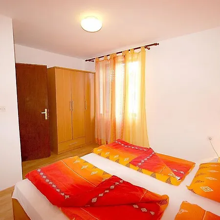 Apartment Nikky By El-pi Tours *