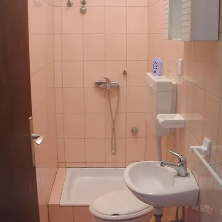 Nikky By El-pi Tours Malinska