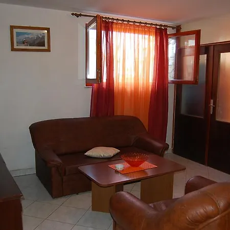 Nikky By El-pi Tours *